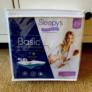 Sleepy’s King Mattress Protector